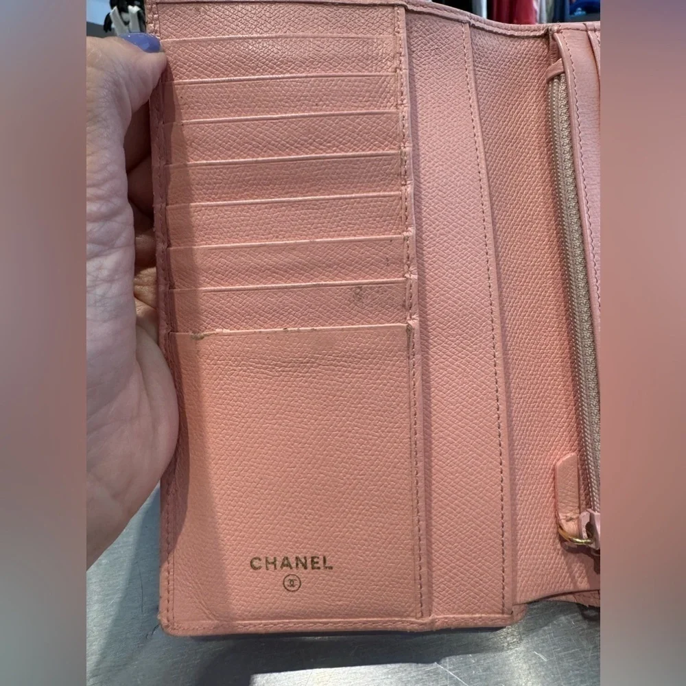 Chanel Vintage enamel snap large pink Wallet 100% AUTHENTIC !!